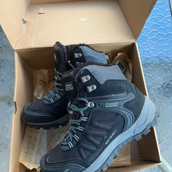 NEW in box - RSG softshell Winter Boots - Women 6 - Picture 2 of 5